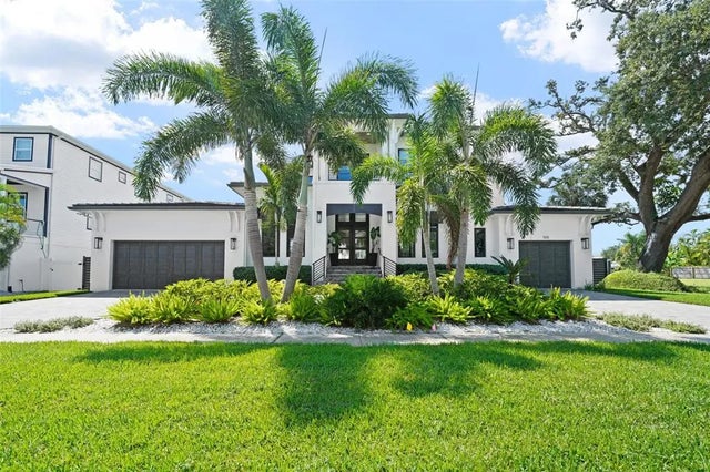 555 Suwanee Circle, TAMPA